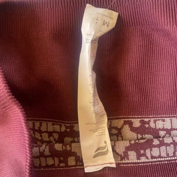 NWT Fabletics Lace Capri Leggings - Picture 8 of 8